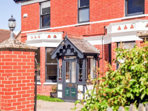 Holst Apartment